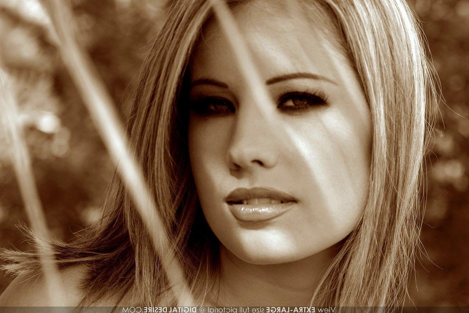 17P Pictures of a blonde girl naked in sepia