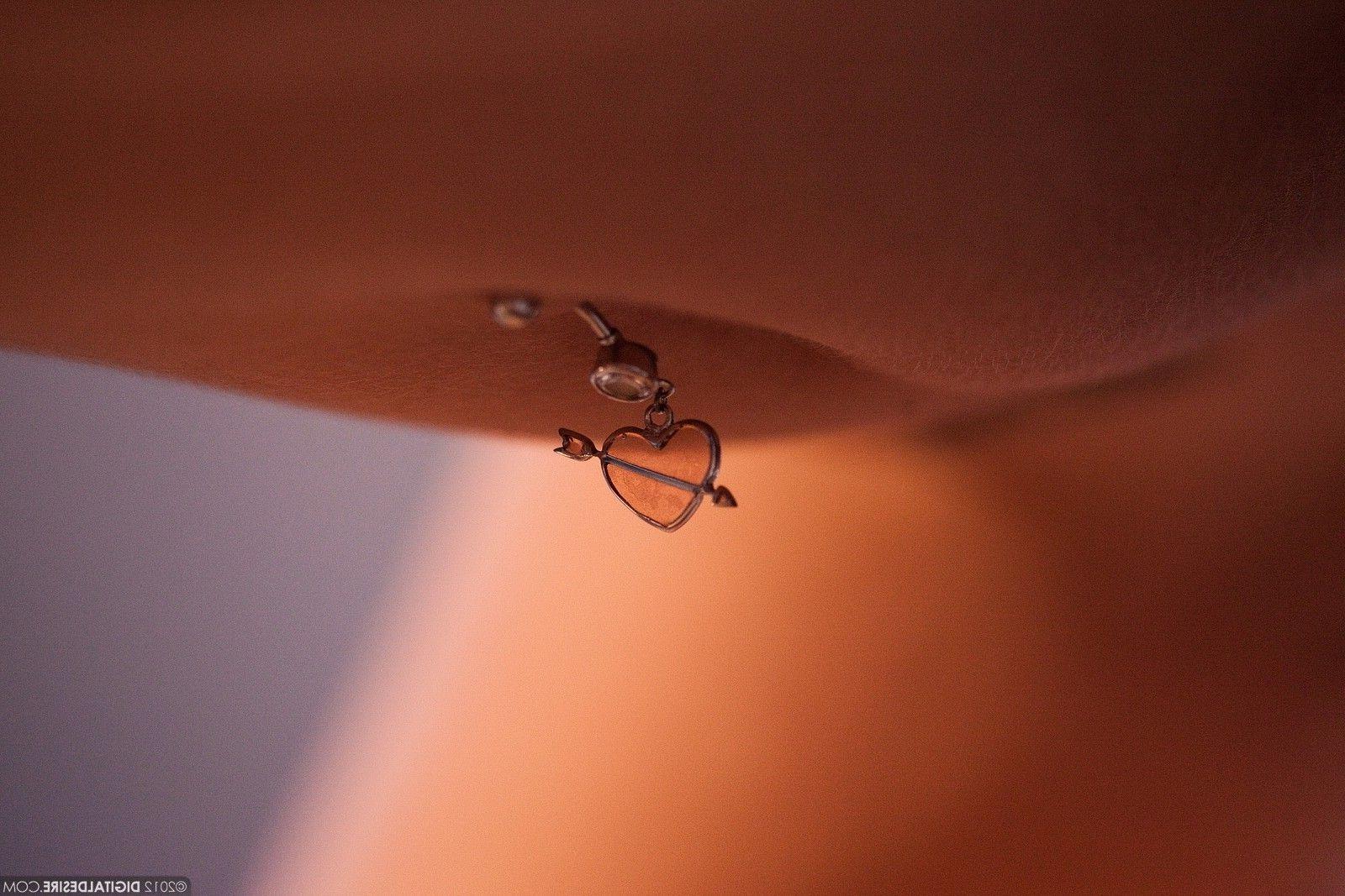 17P Pictures of two hot girls making out