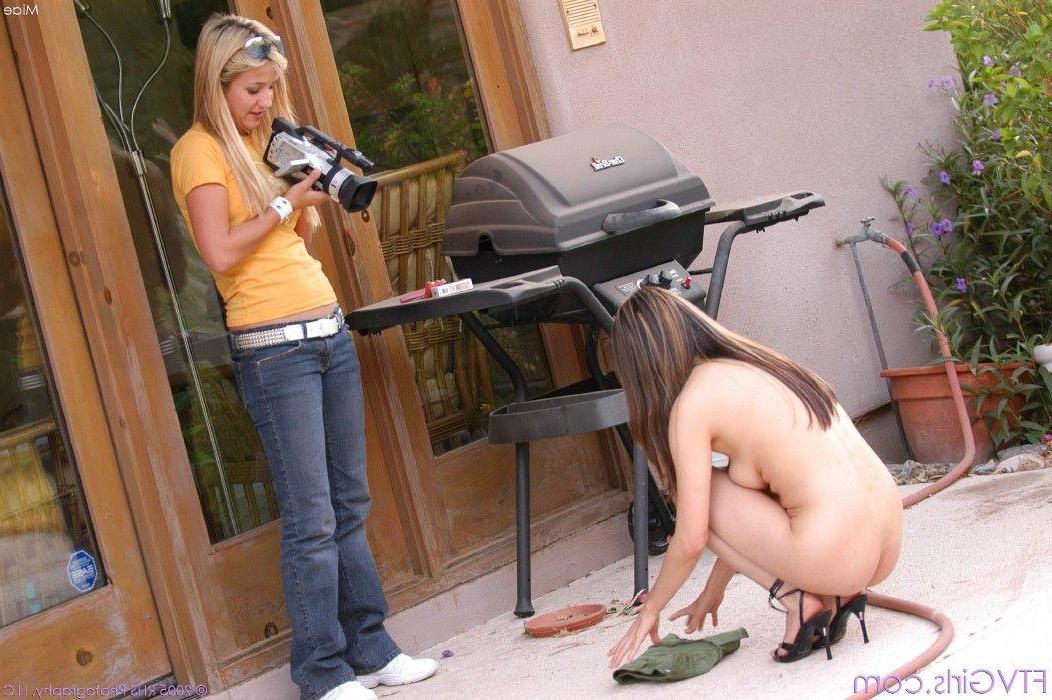 20P Pictures of asian girl Miae getting kinky outside