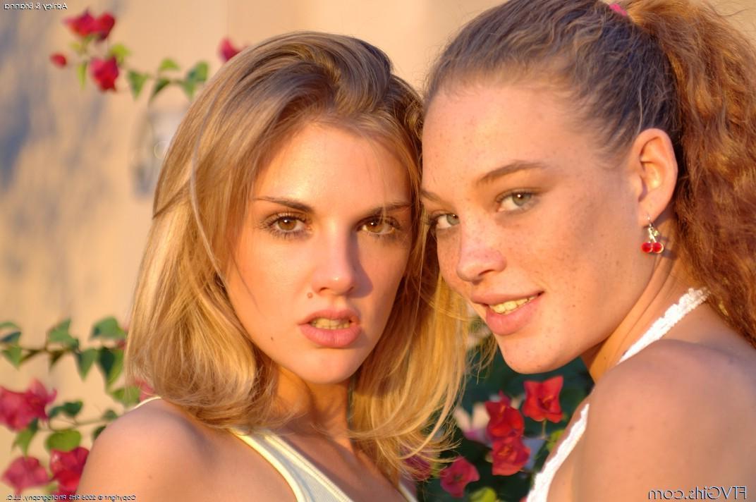 20P Pictures of two teen girls getting it on for you