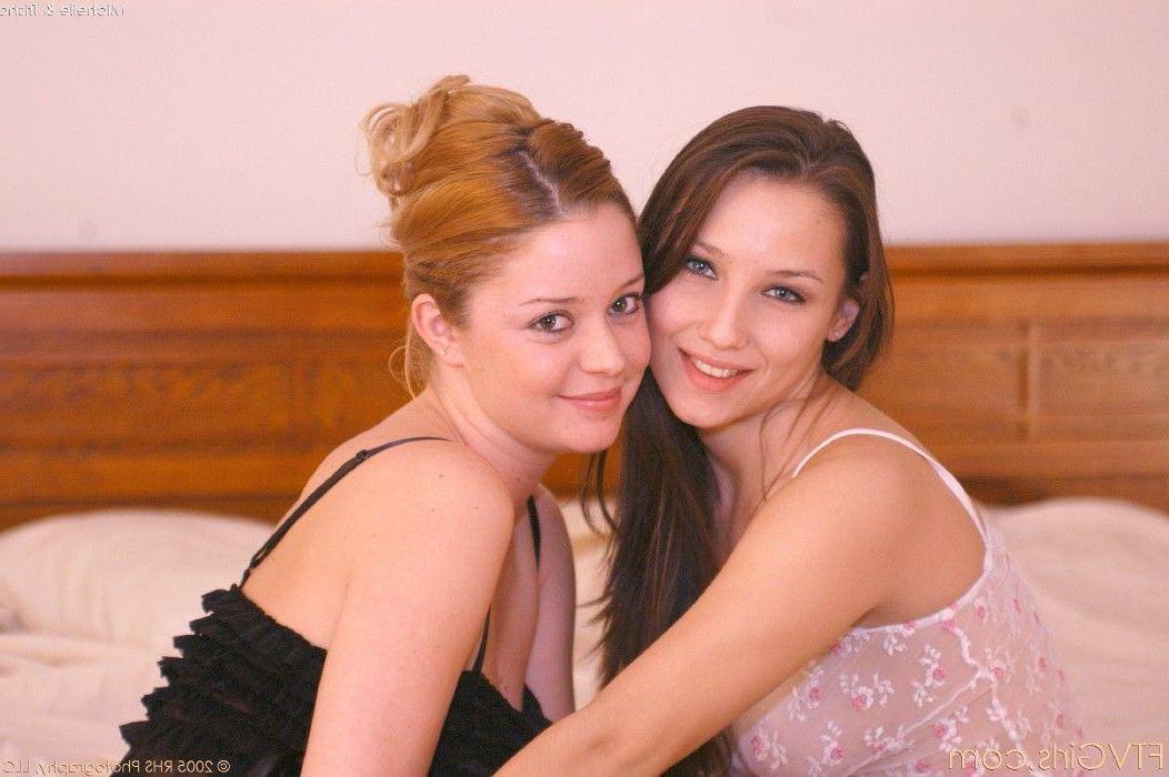 20P Pictures of two horny teen girls loving the pussy