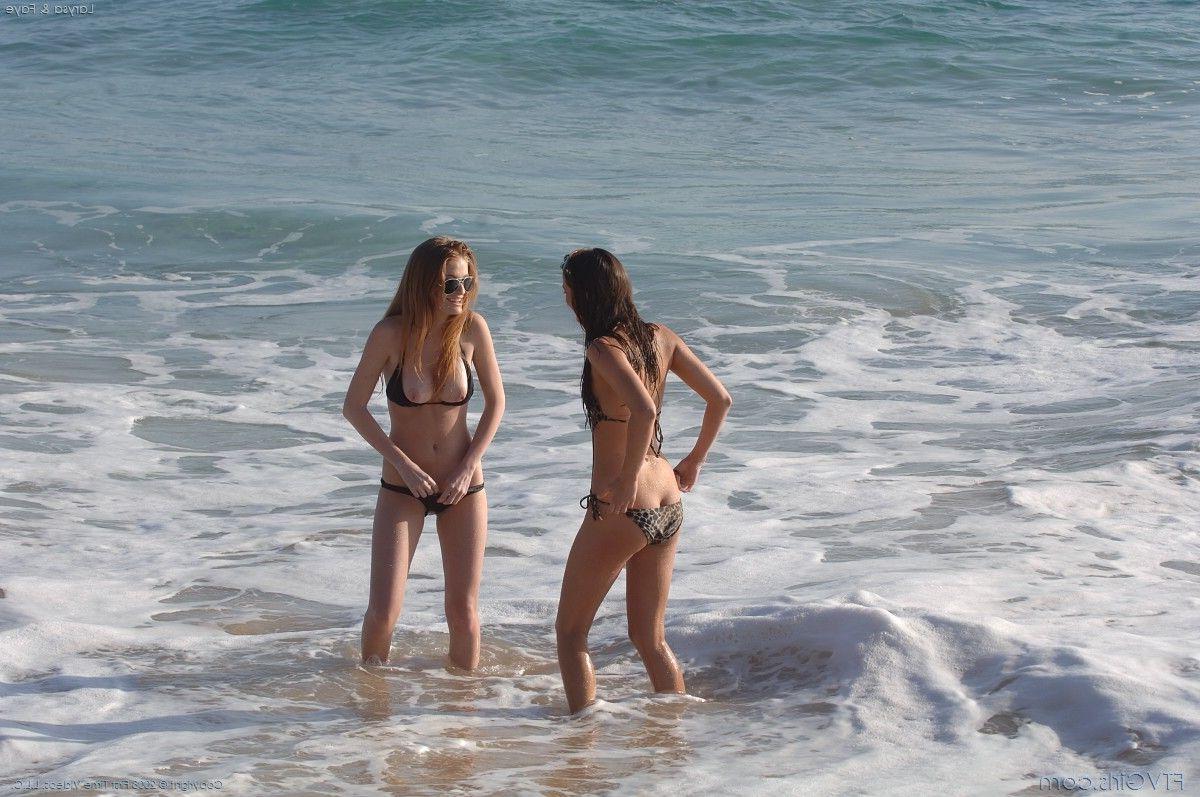 20P Pictures of two hot girls going for a naked swim