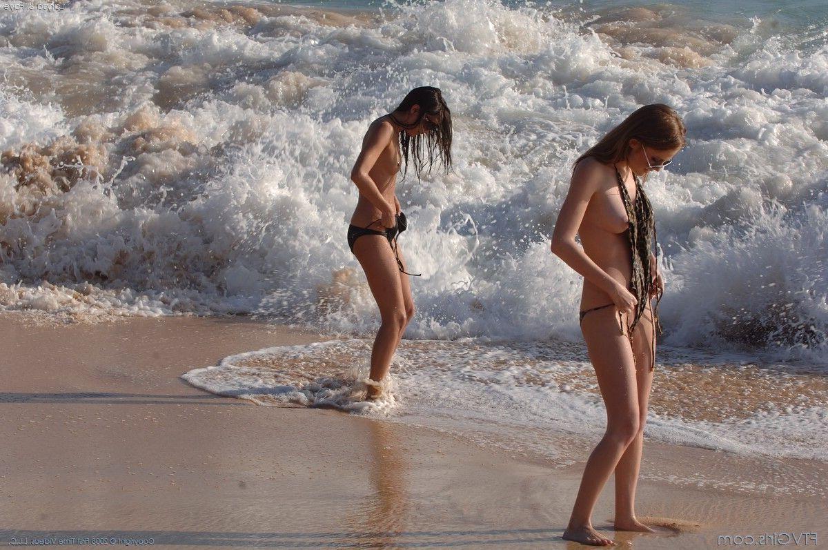 20P Pictures of two hot girls going for a naked swim