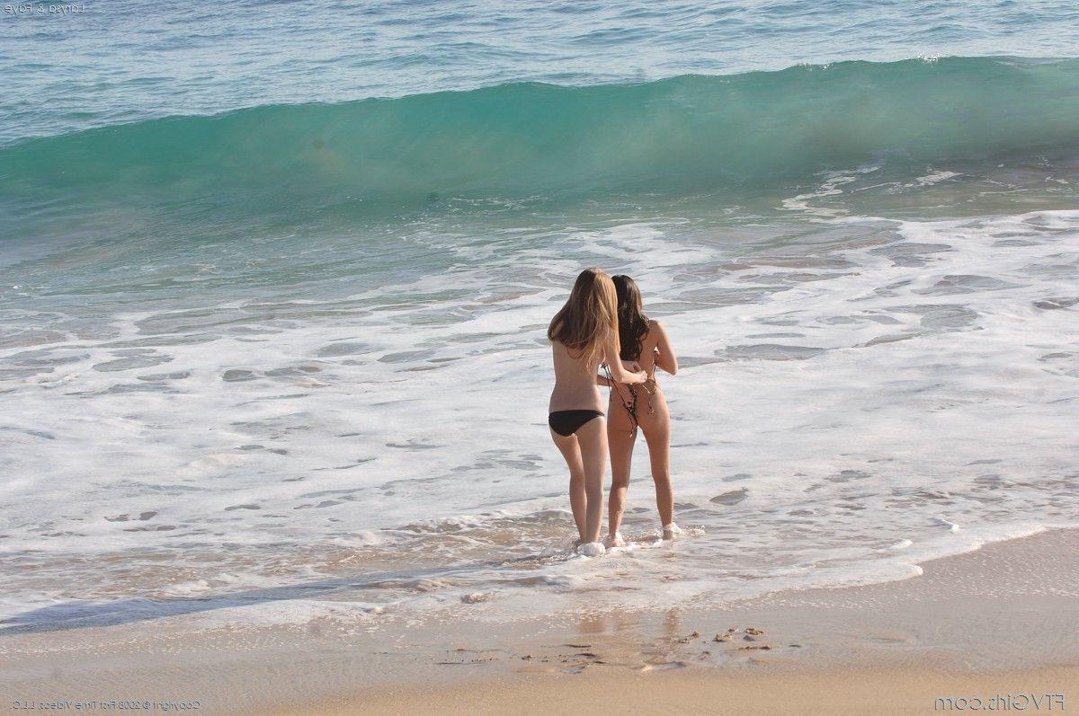 20P Pictures of two hot girls going for a naked swim