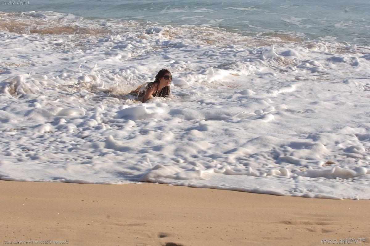 20P Pictures of two hot girls going for a naked swim