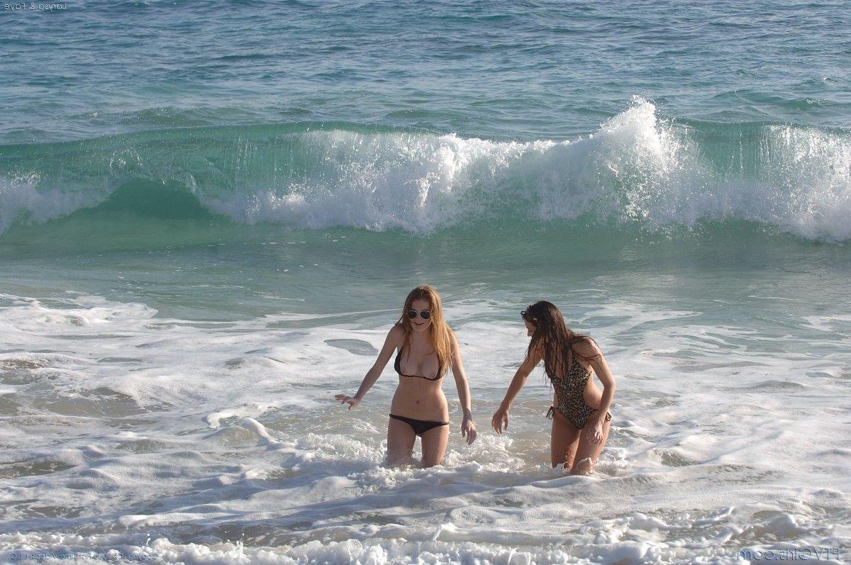 20P Pictures of two hot girls going for a naked swim