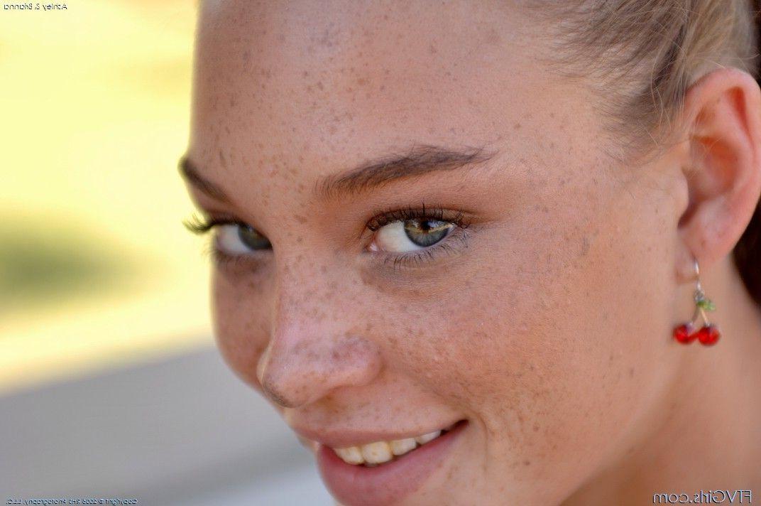 20P Pictures of two teen girls getting it on