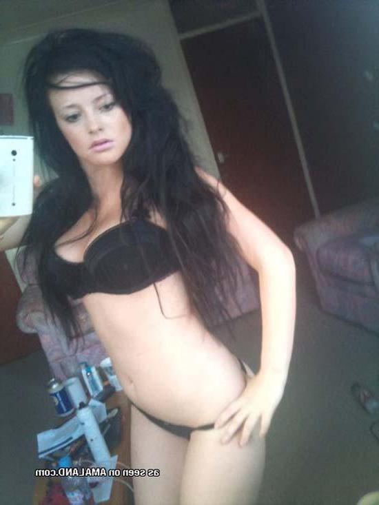 14P Collection of sizzling hot sexy busty girls' selfpics