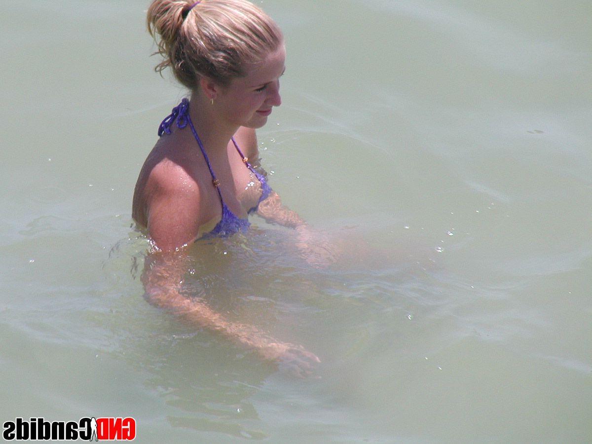12P Pictures of sexy teen girls on beaches
