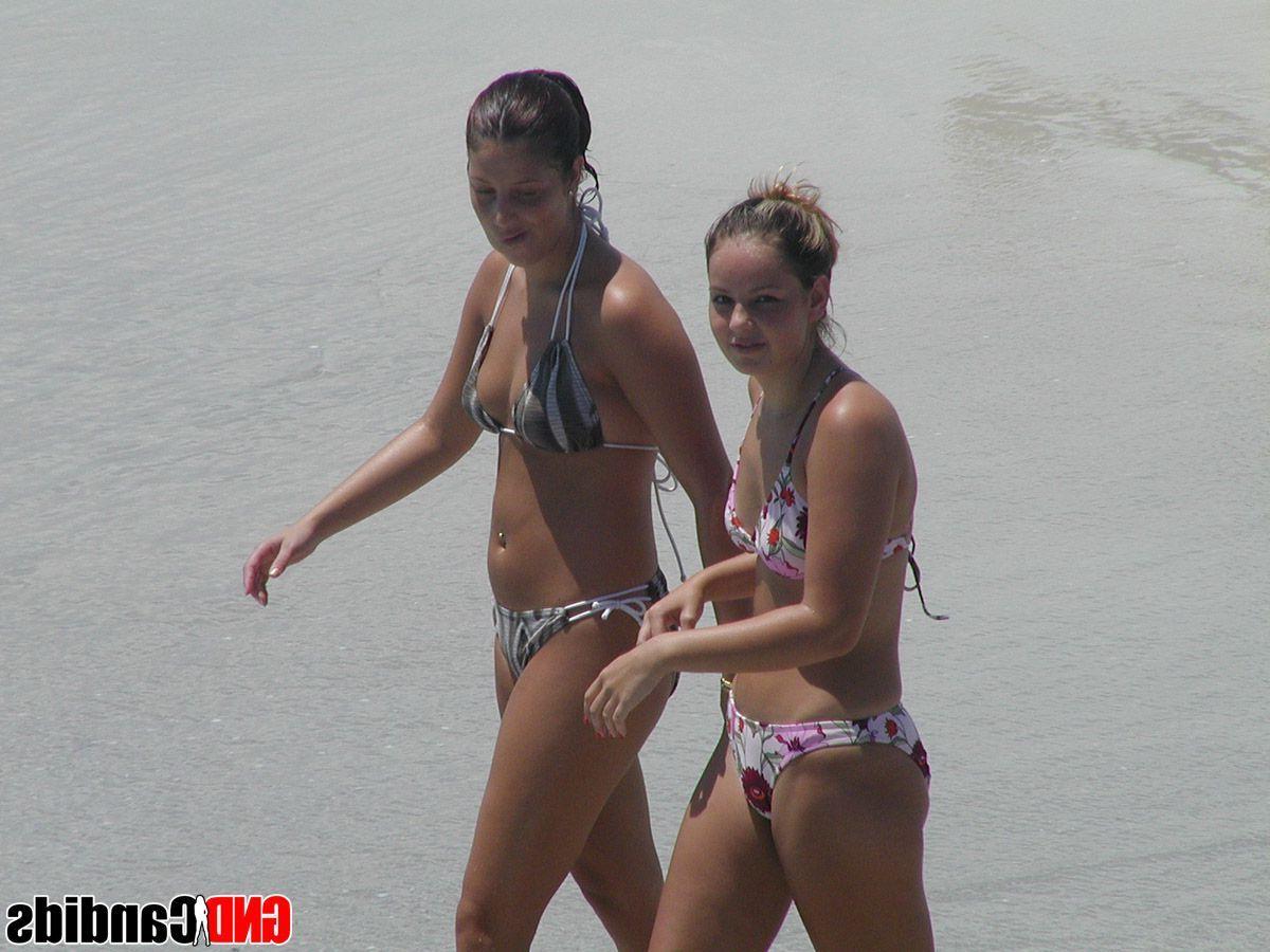 12P Pictures of sexy teen girls on beaches