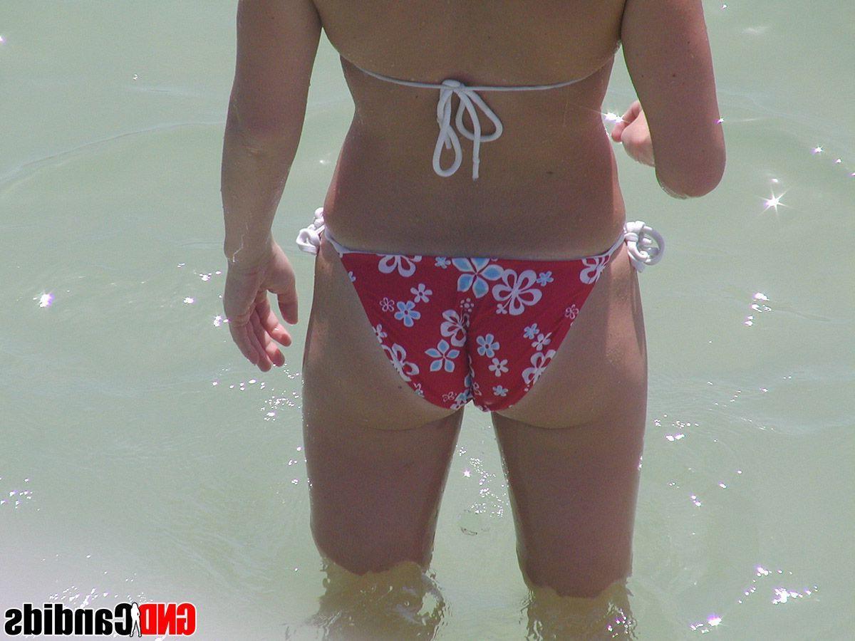 12P Pictures of sexy teen girls on beaches