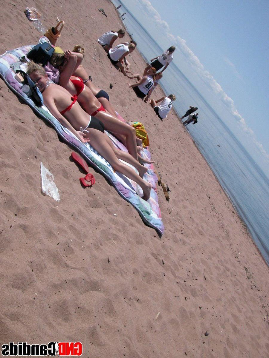 10P Pictures of hot teen girls in bikinis