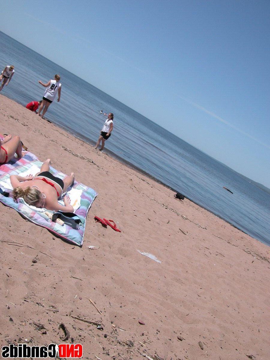 10P Pictures of hot teen girls in bikinis