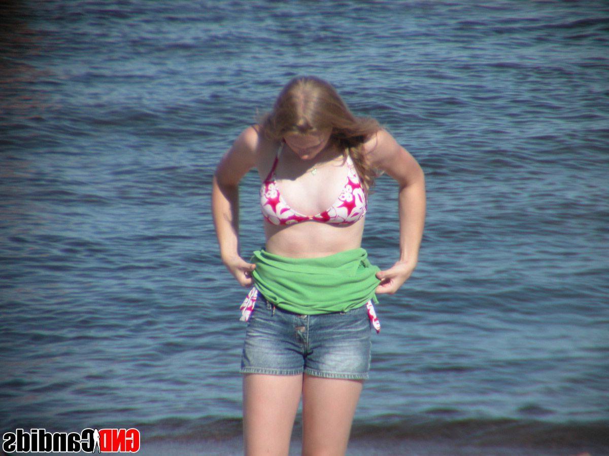12P Pictures of sexy teen girls in bikinis