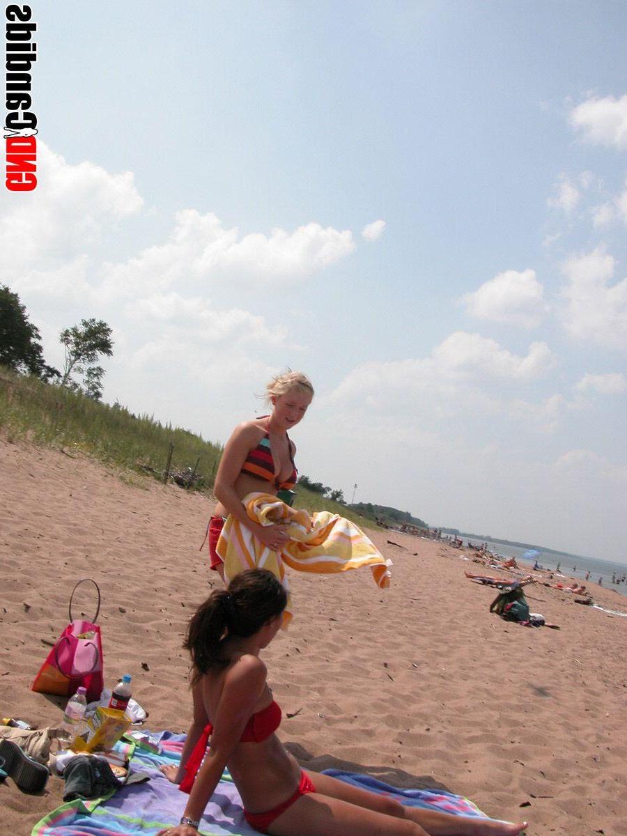 12P Pictures of sexy teen girls in bikinis