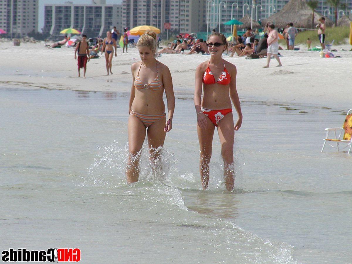 12P Pictures of bikini teens caught on camera