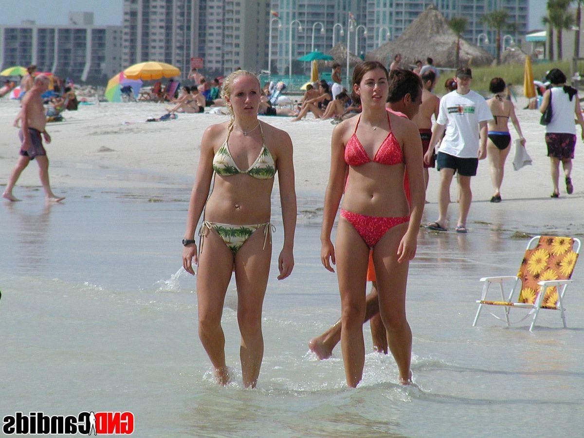 12P Pictures of bikini teens caught on camera