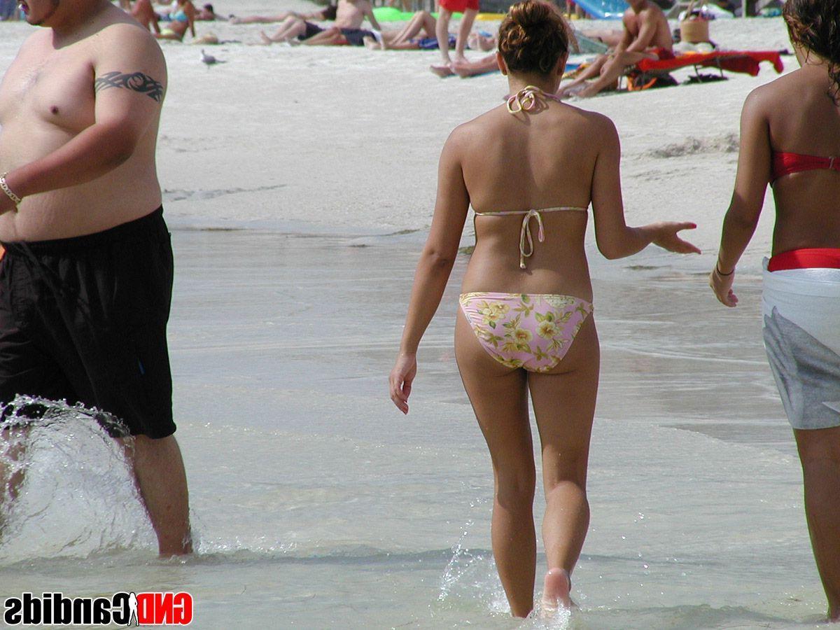 12P Pictures of bikini teens caught on camera