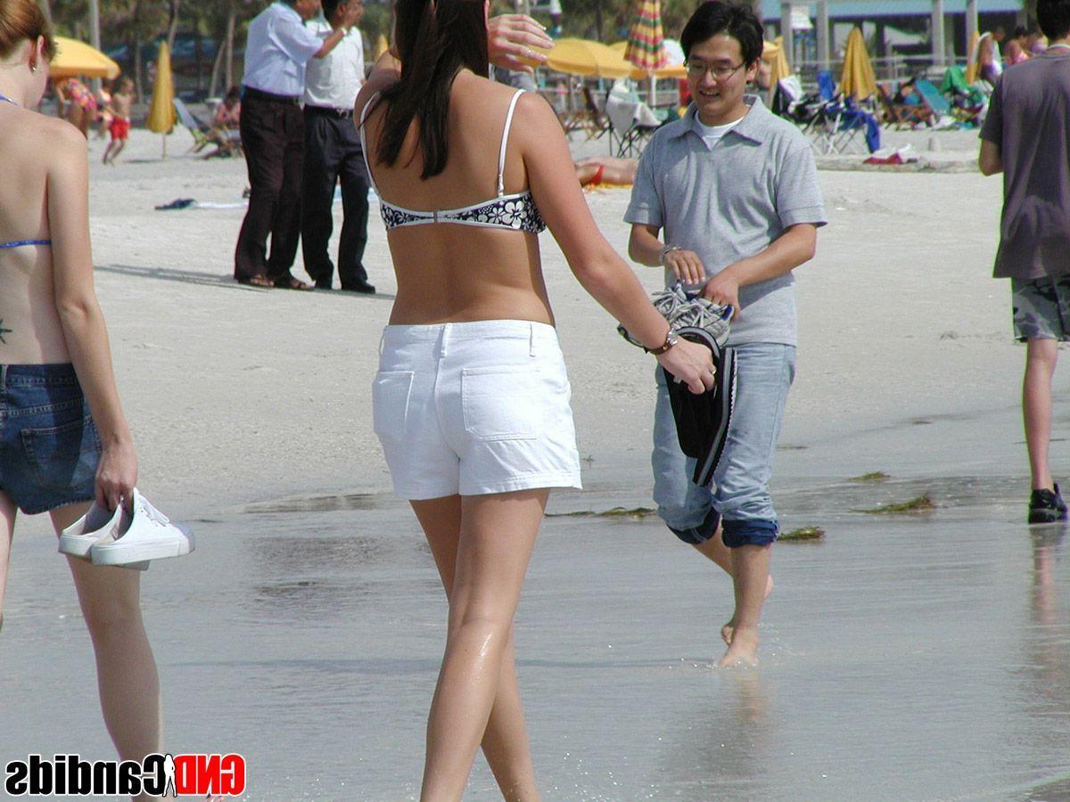 12P Pictures of bikini teens caught on camera