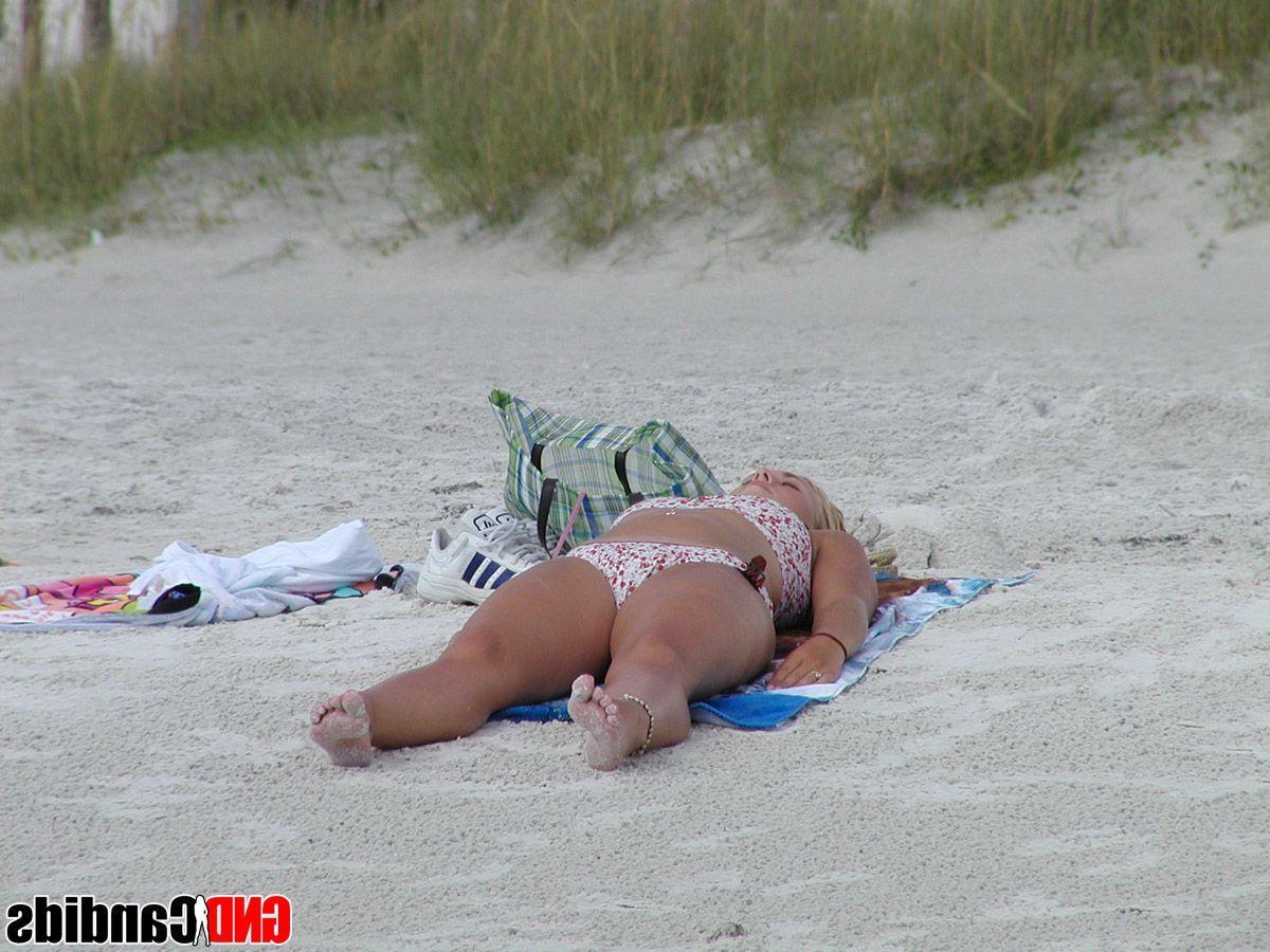 12P Pictures of bikini teens caught on camera