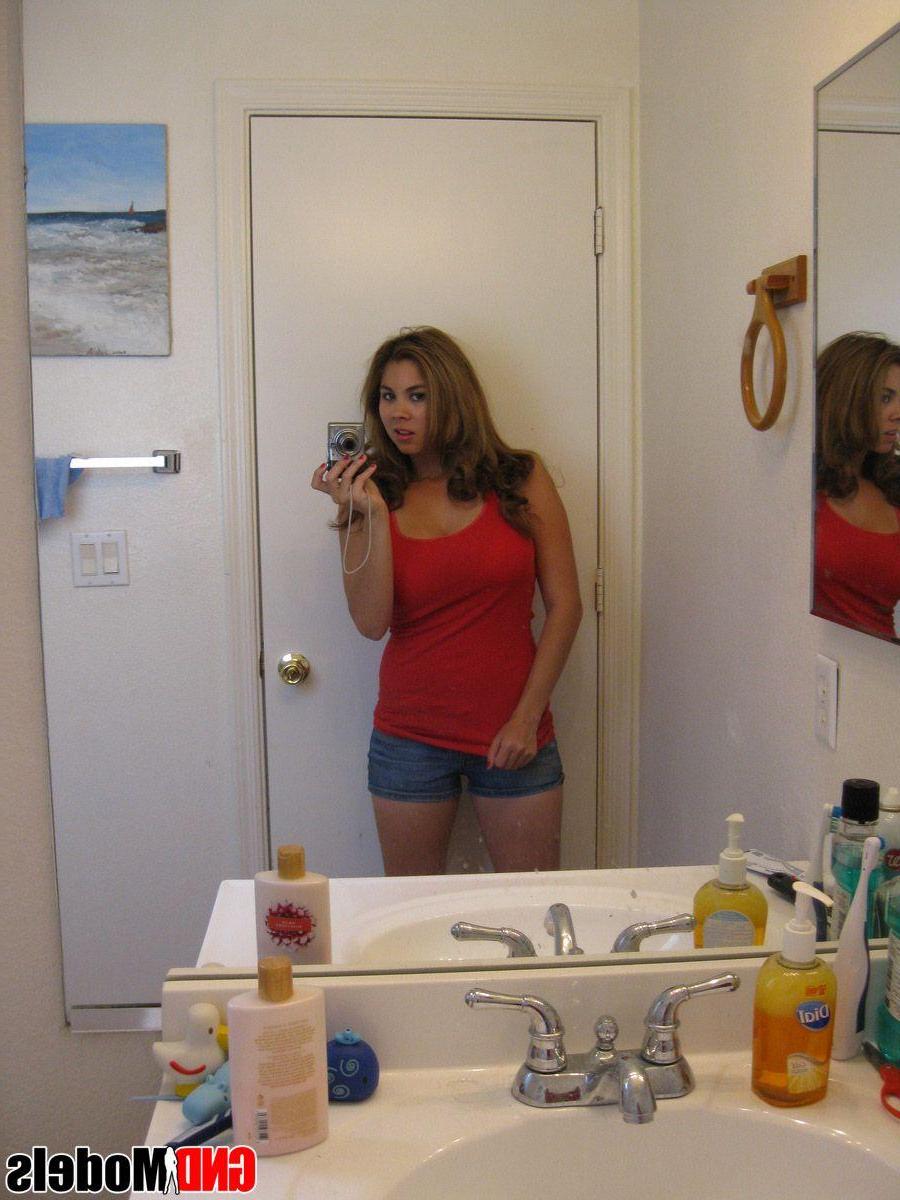 12P Pictures of a hot girlfriend taking pics of herself
