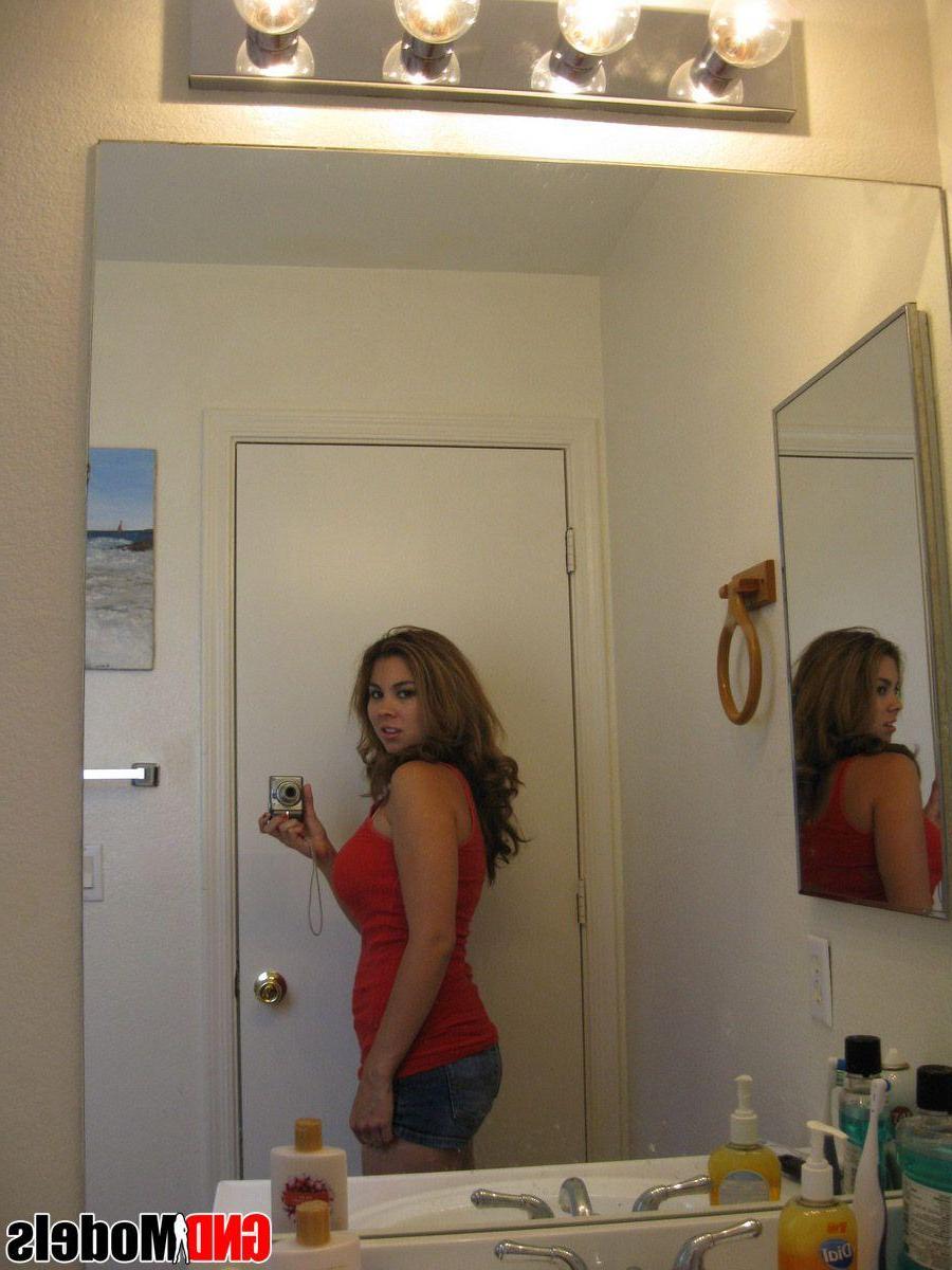 12P Pictures of a hot girlfriend taking pics of herself