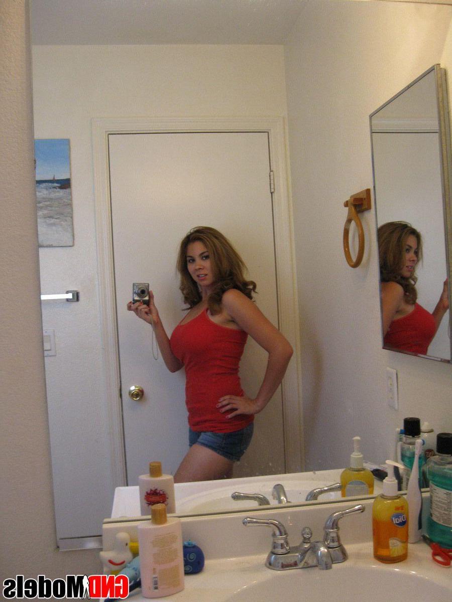 12P Pictures of a hot girlfriend taking pics of herself