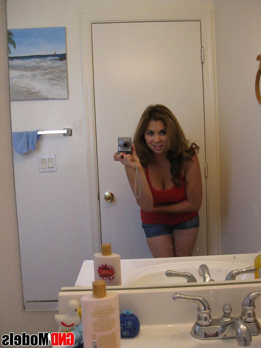 12P Pictures of a hot girlfriend taking pics of herself