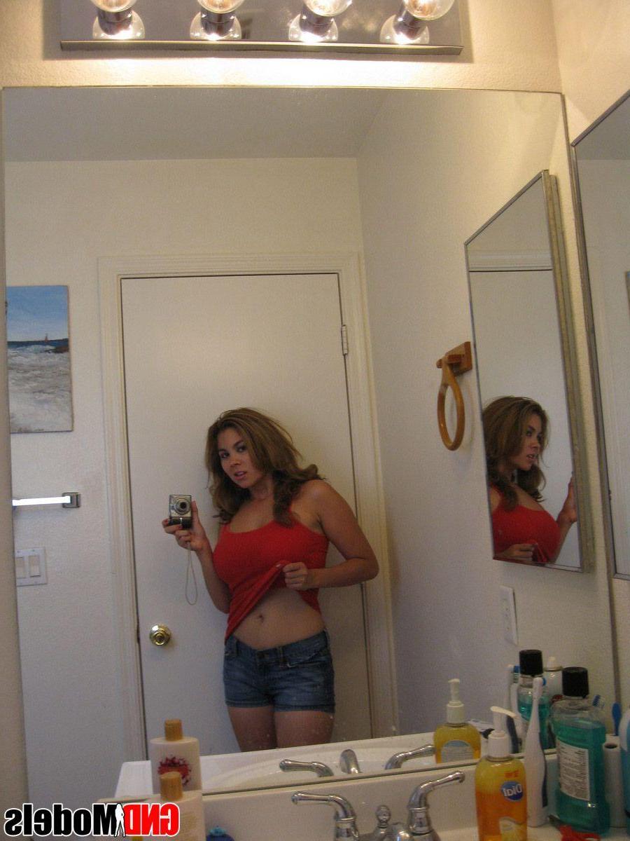12P Pictures of a hot girlfriend taking pics of herself