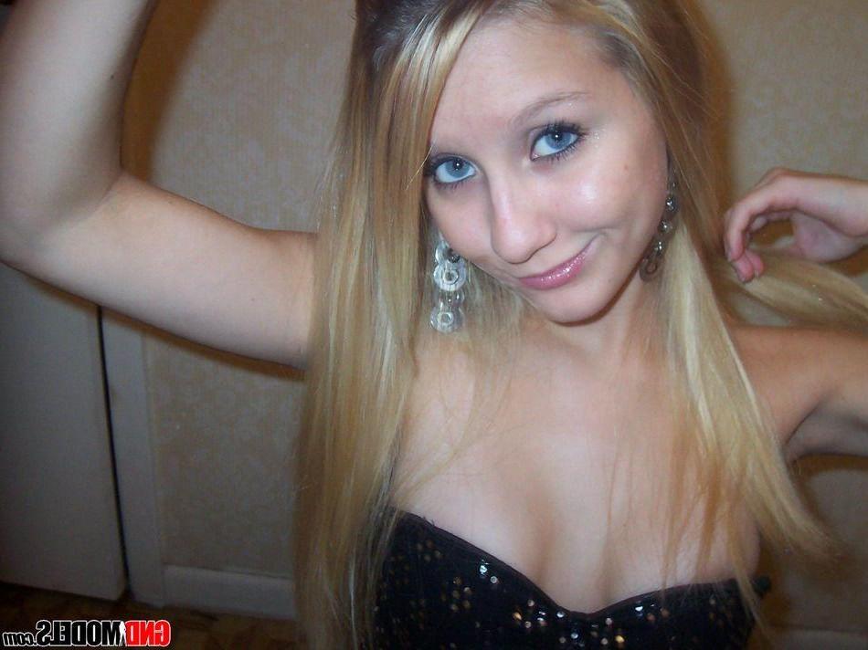 12P Pictures of a beautiful blonde girl showing off