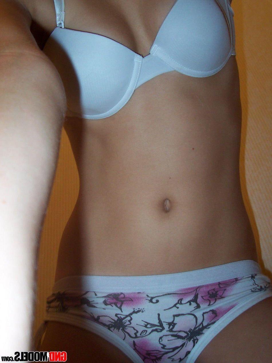 12P Pictures of a hot blonde girl taking pics of herself