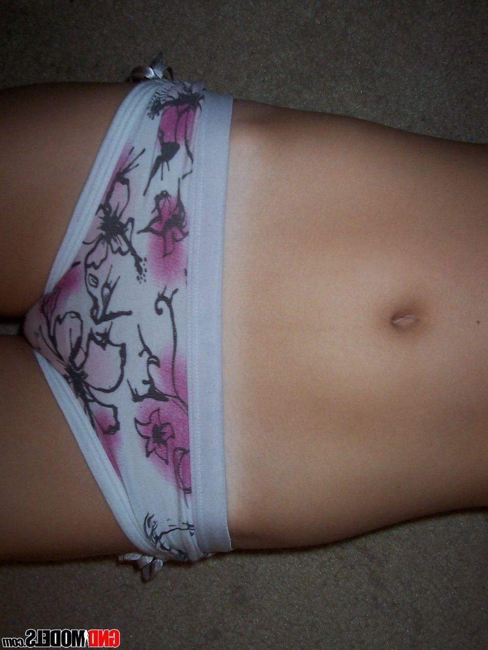 12P Pictures of a hot blonde girl taking pics of herself