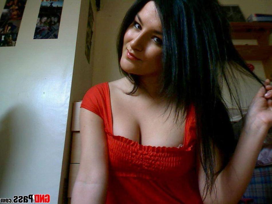 12P Pictures of a hot teen teasing in her underwear