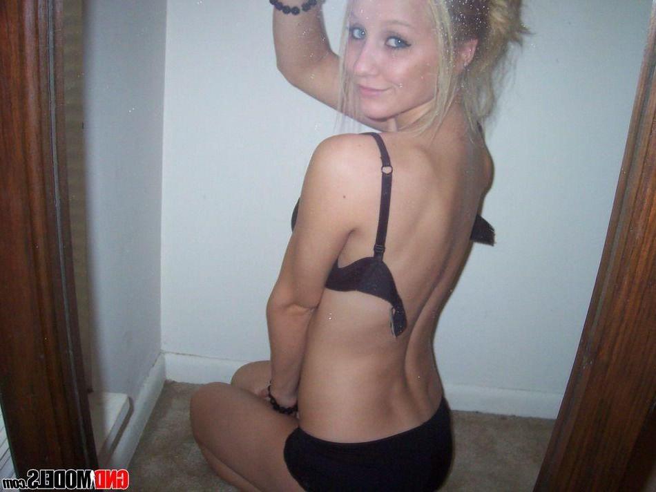 12P Pictures of an amateur girl trying nude modeling