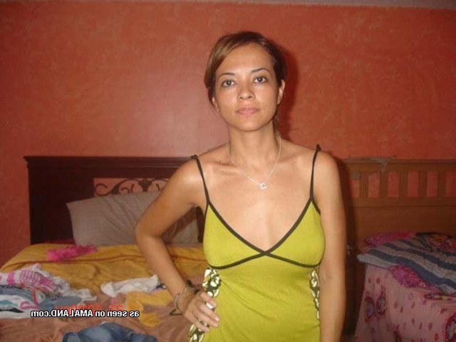 15P Pictures of a hot girlfriend sucking her bfs cock