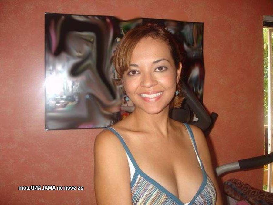 15P Pictures of a hot girlfriend sucking her bfs cock