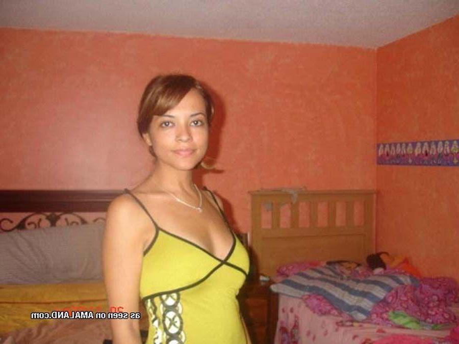 15P Pictures of a hot girlfriend sucking her bfs cock