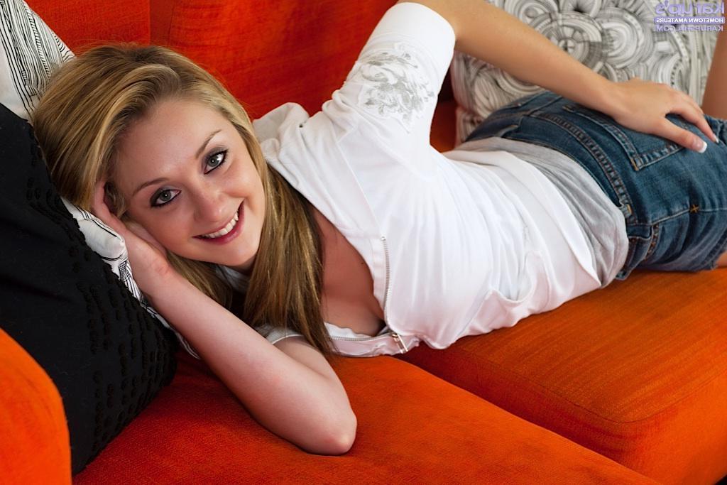 15P Girl next door Nicole Ashlyn pulls off her pink panties
