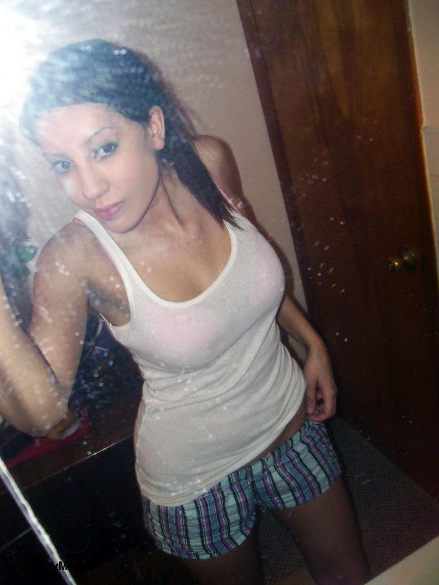 14P Pictures of naughty girls showing off