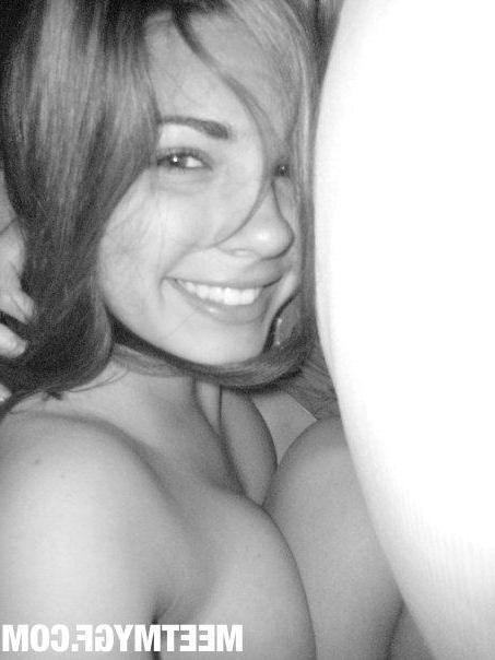 16P Pictures of a hot girlfriend showing off