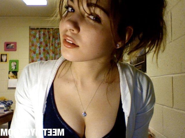 16P Pictures of a hot girlfriend showing off