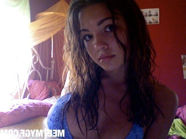 16P Pictures of a hot girlfriend showing off