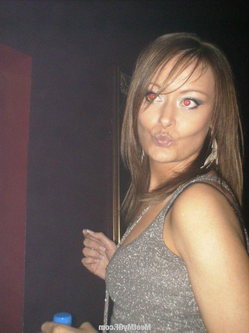 16P Pictures of a naughty girlfriend being kinky