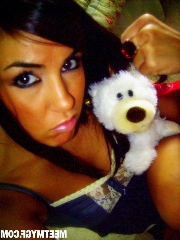 16P Pictures of a gorgeous girlfriend showing off