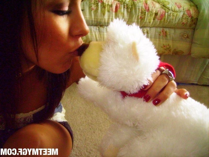 16P Pictures of a gorgeous girlfriend showing off