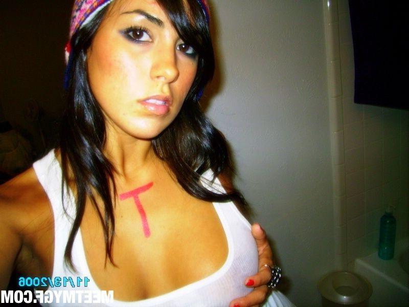 16P Pictures of a gorgeous girlfriend showing off
