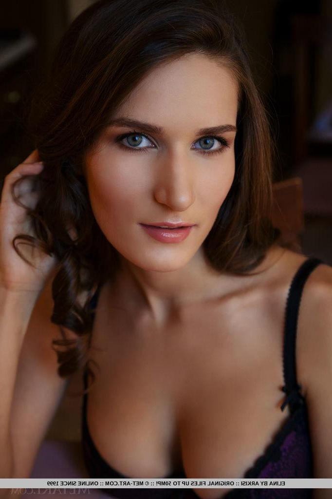 18P Brunette beauty Elina shows off her beautiful body in "Kohae"