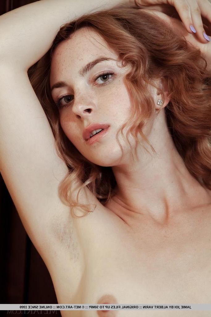 18P Pretty girl Jamie Joi gets naked for you on the floor