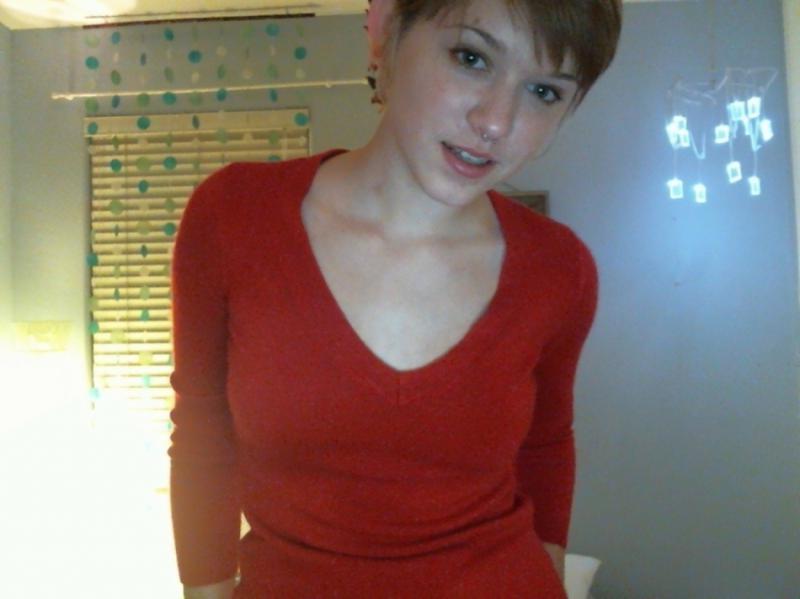 14P Naughty scene girlfriend likes posing naked and spreading