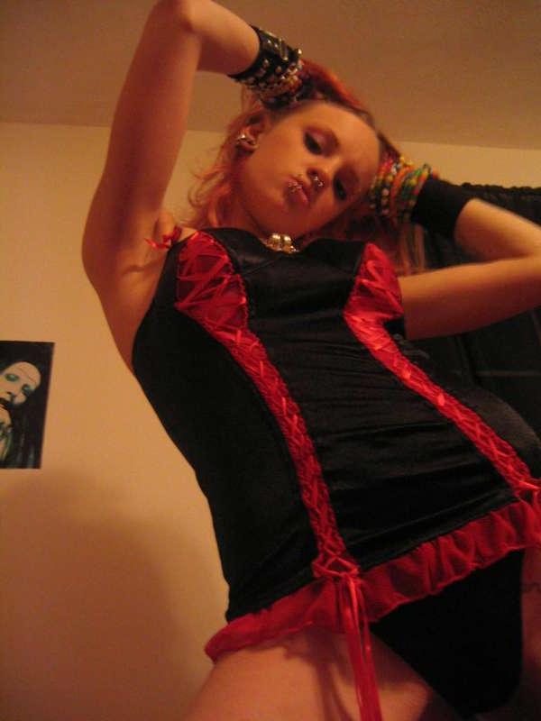 16P Photos of an emo babe posing in her room